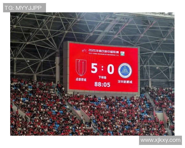 球星热议凤凰山足球场:历史底蕴与现代设施的完美融合 球星热议凤凰山足球场:历史底蕴与现代设施的完美融合