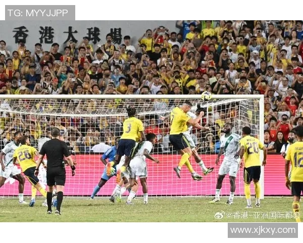 足球巨星与子女同场竞技父爱传承与运动天赋的完美融合