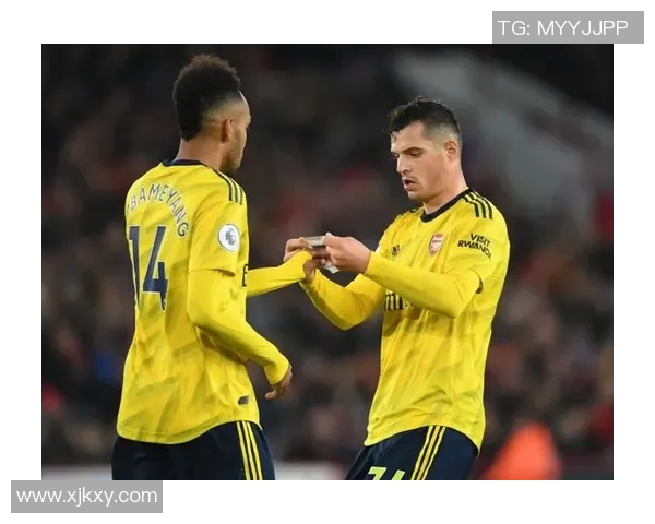 足球明星翻车现场曝光 引发球迷热议与舆论风暴