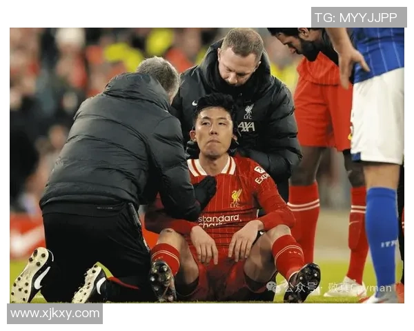 球星儿子在足球比赛中遭遇恶意犯规受伤引发热议 球星儿子在足球比赛中遭遇恶意犯规受伤引发热议